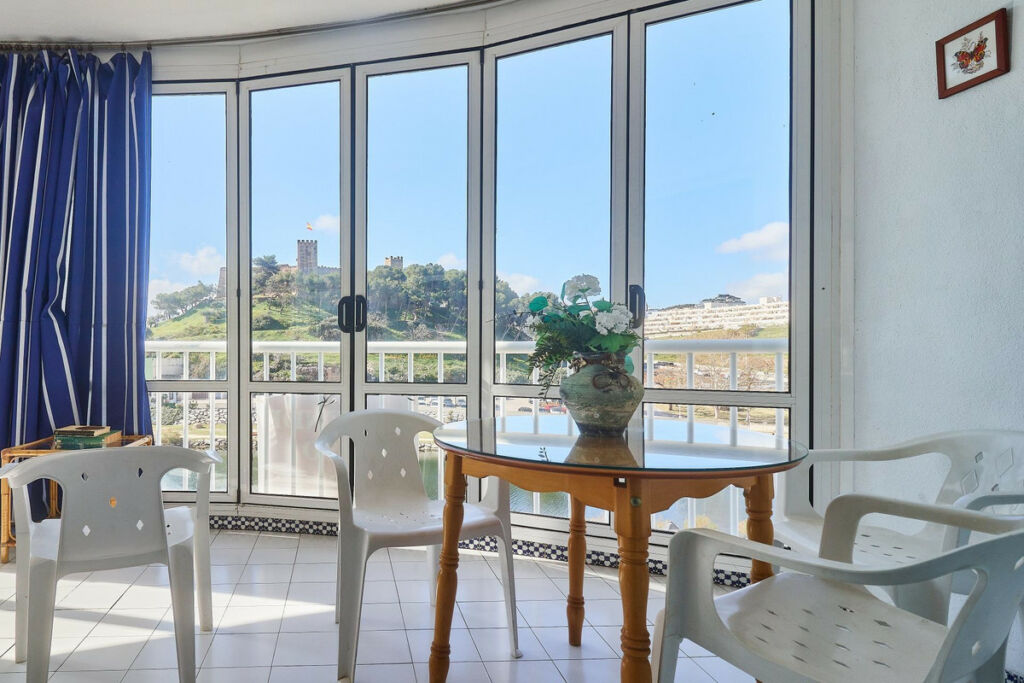 Middle Floor Apartment Fuengirola Málaga - image 6