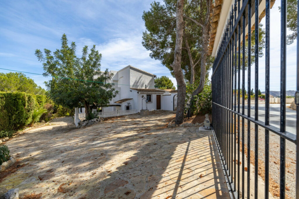 Detached Villa Moraira Alicante - image 6