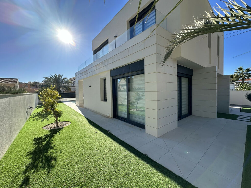 Detached Villa La Zenia Alicante - image 6