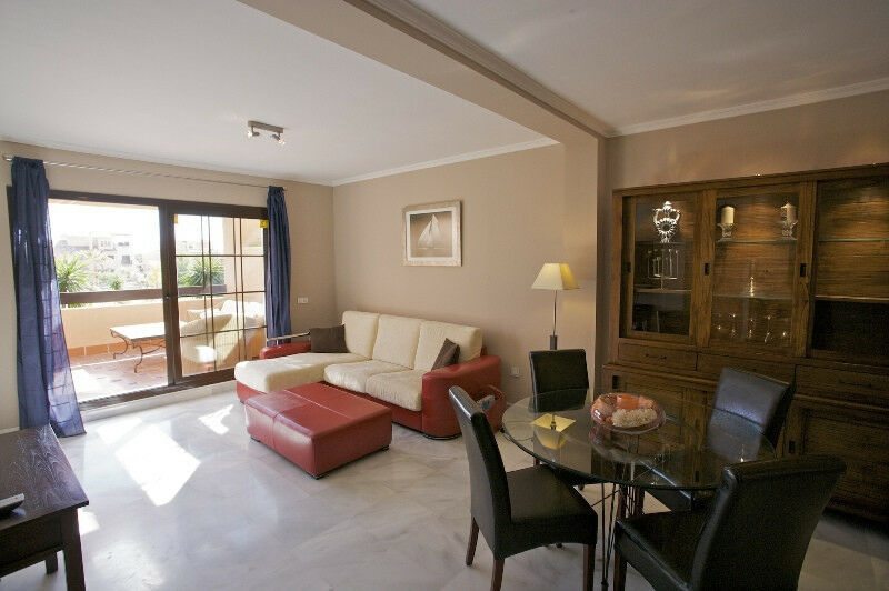 Middle Floor Apartment Estepona Málaga - image 6