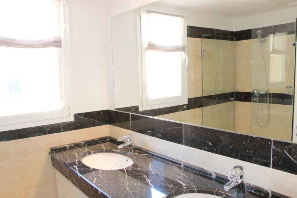 Middle Floor Apartment Marbella Málaga - image 7