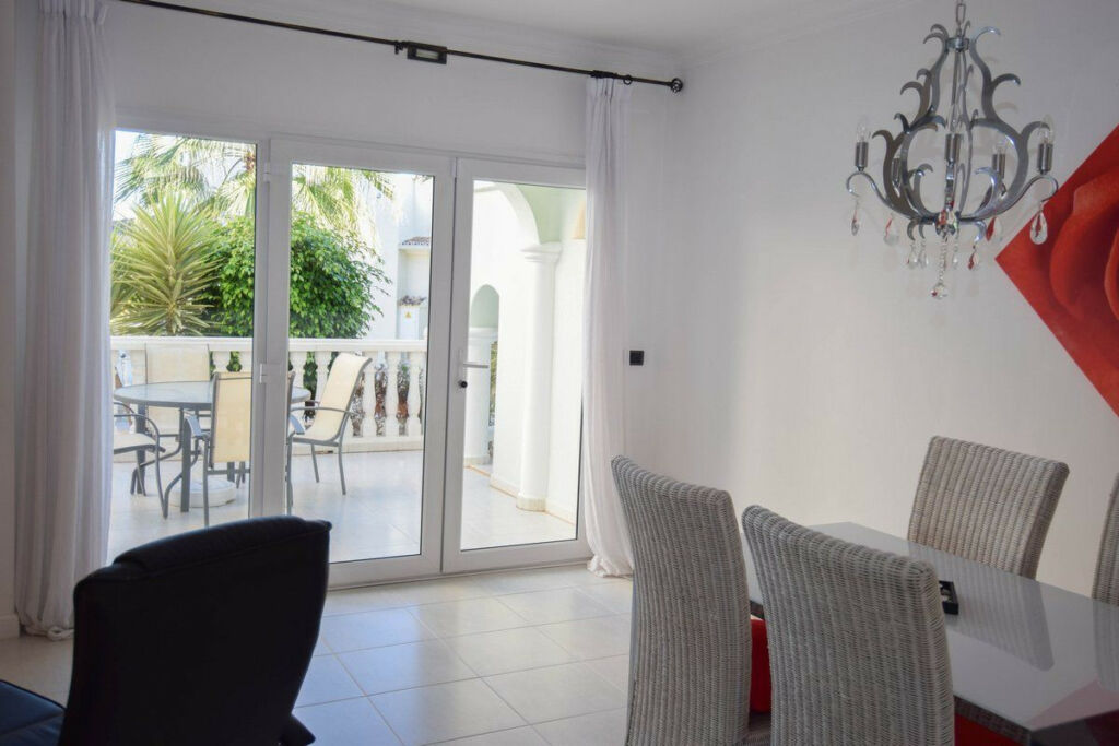 Middle Floor Apartment La Fustera Alicante - image 7