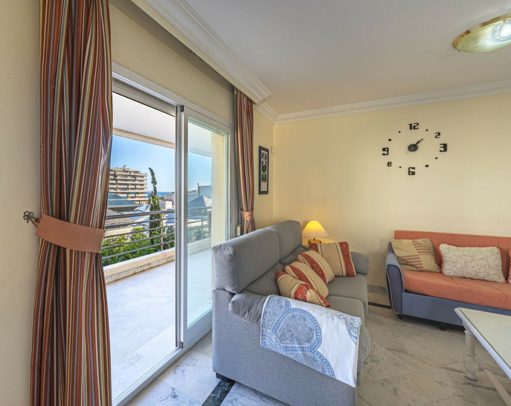 Middle Floor Apartment Puerto Banús Málaga - image 8