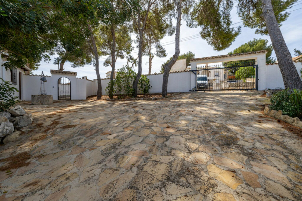 Detached Villa Moraira Alicante - image 7