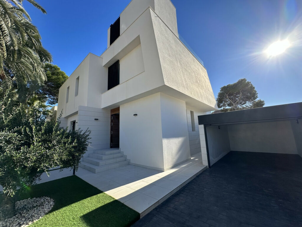 Detached Villa La Zenia Alicante - image 7