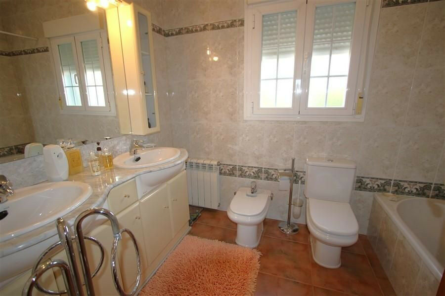 Detached Villa Los Pinos Alicante - image 7