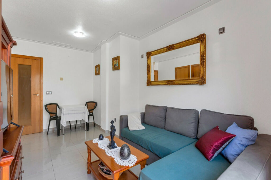 Middle Floor Apartment Torrevieja Alicante - image 8