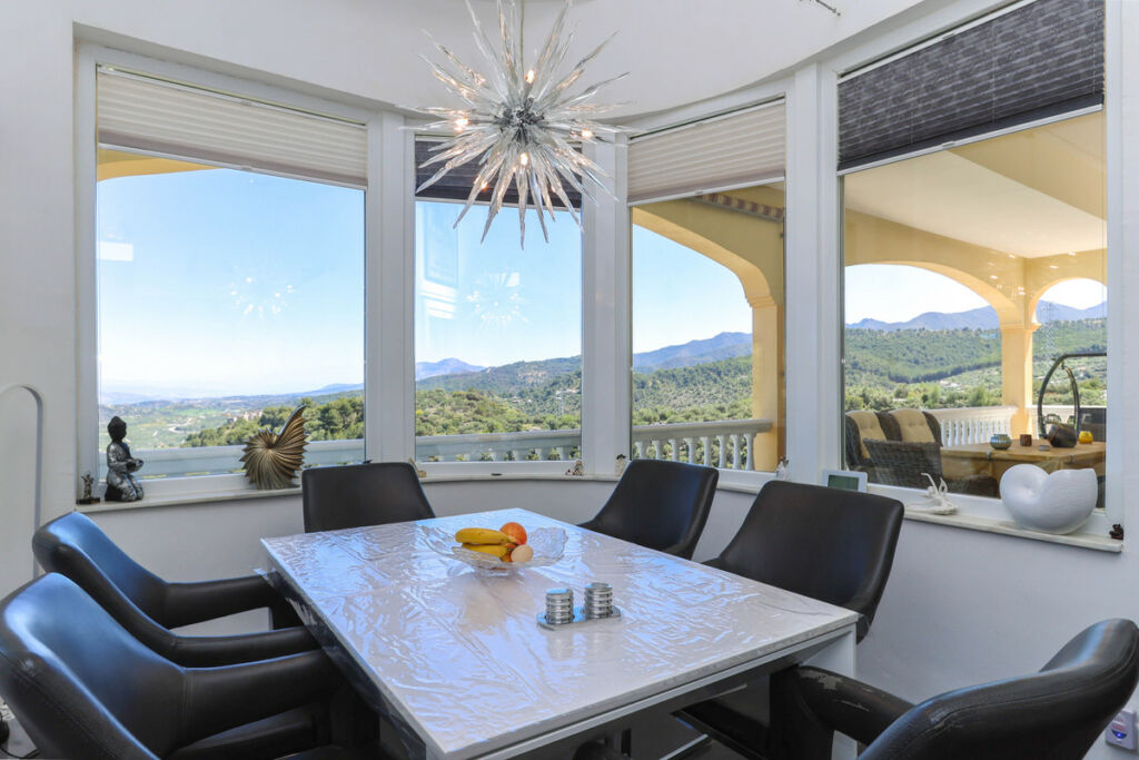 Detached Villa Monda Málaga - image 7
