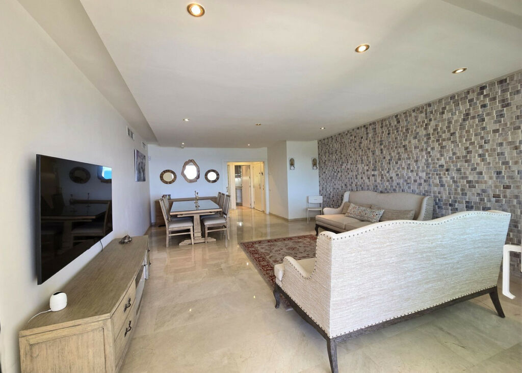 Middle Floor Apartment Estepona Málaga - image 7