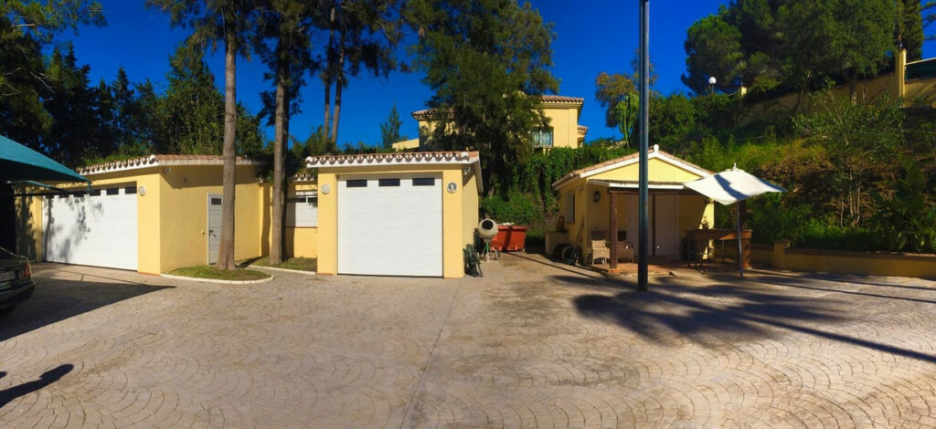 Detached Villa Elviria Málaga - image 14