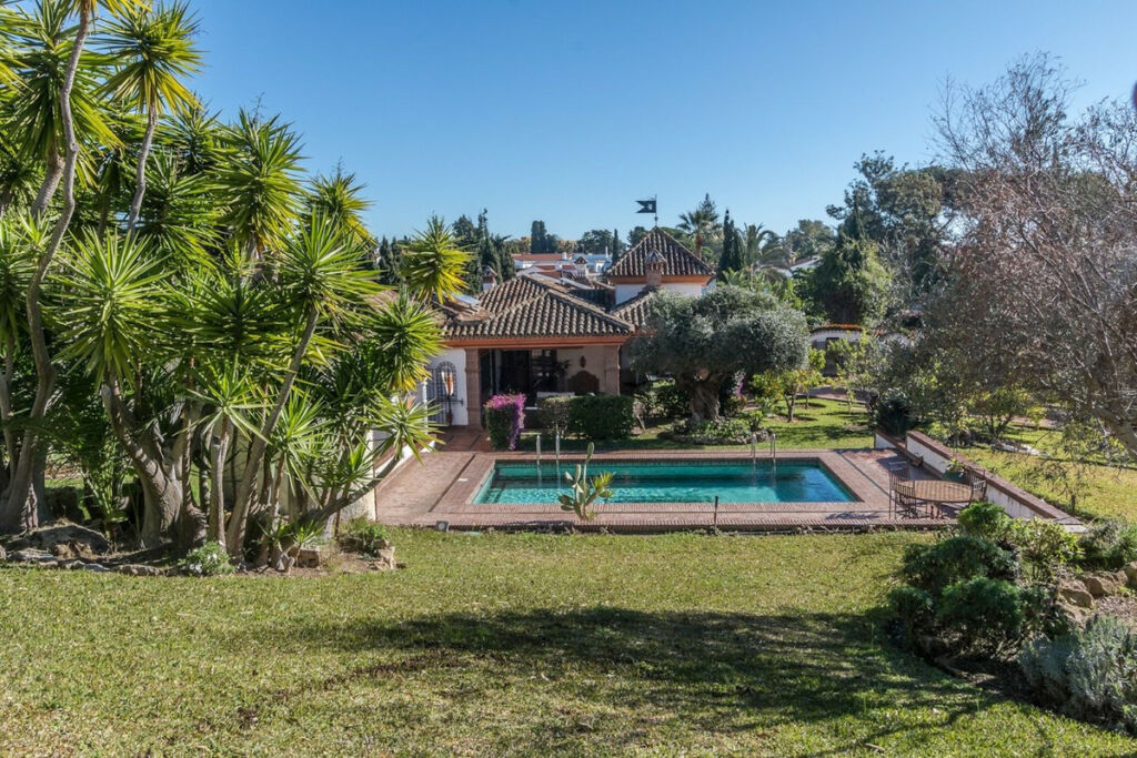 Detached Villa Costabella Málaga - image 8