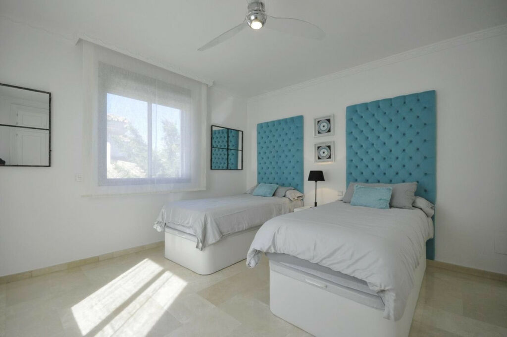 Detached Villa Nueva Andalucía Málaga - image 8