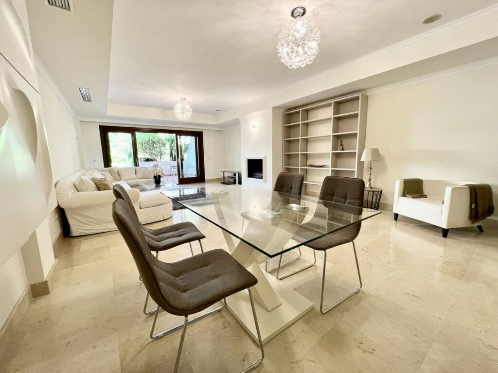 Ground Floor Apartment The Golden Mile Málaga - image 8