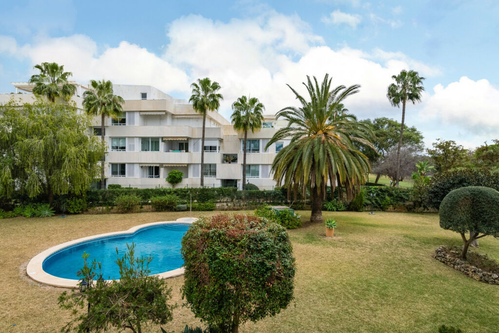 Middle Floor Apartment Nueva Andalucía Málaga - image 8
