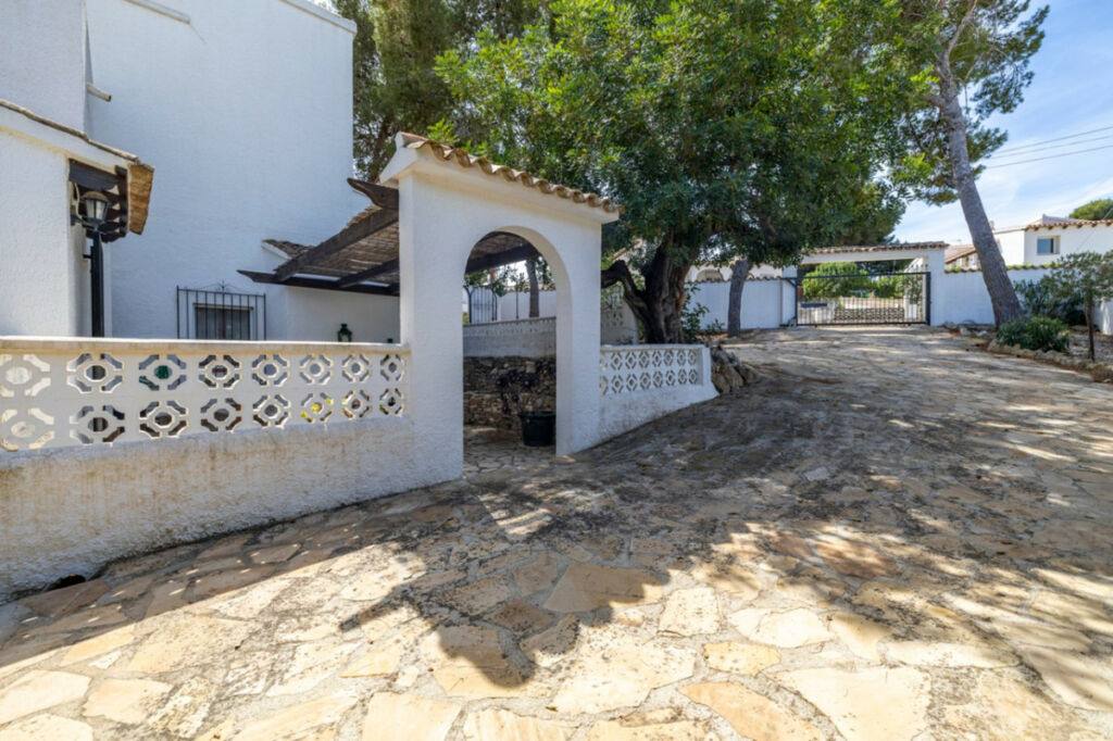 Detached Villa Moraira Alicante - image 8
