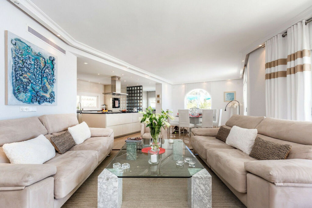 Detached Villa La Quinta Málaga - image 9