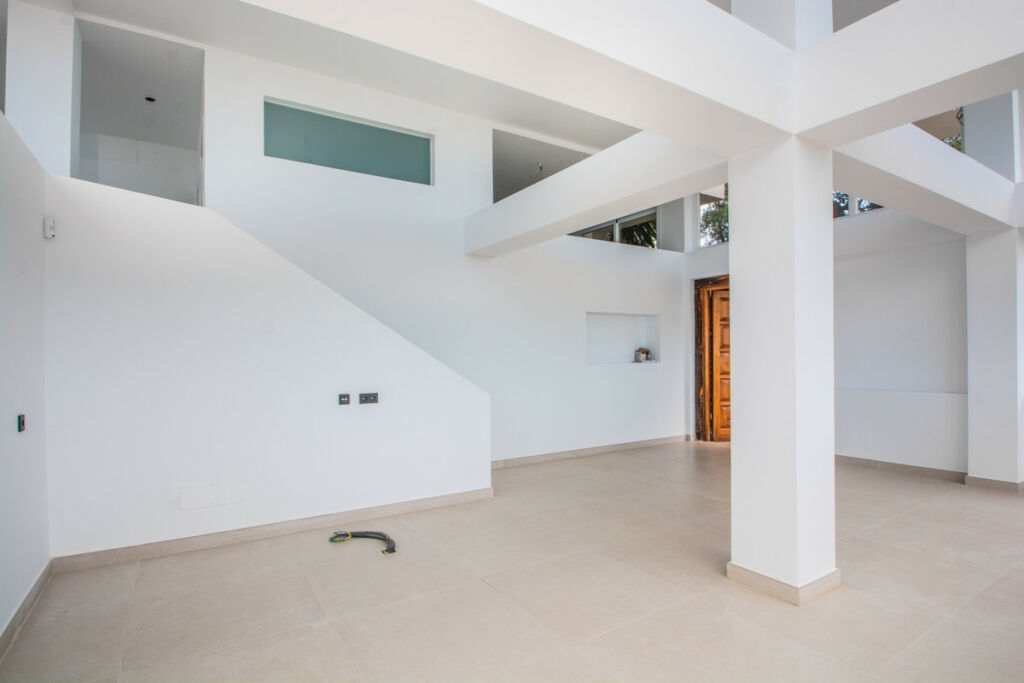 Middle Floor Apartment La Mairena Málaga - image 9