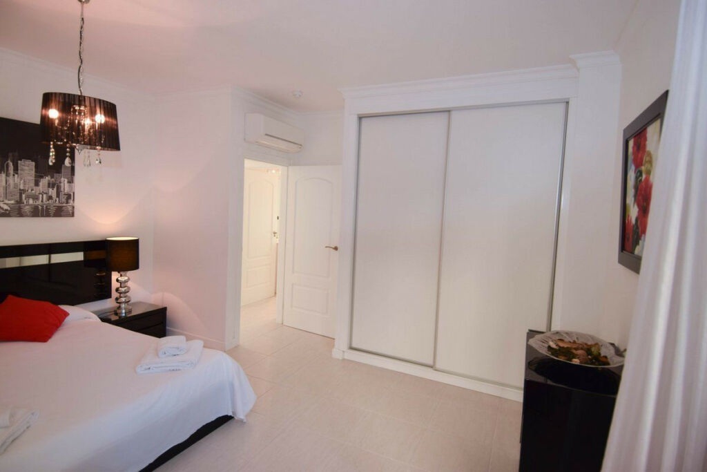 Middle Floor Apartment La Fustera Alicante - image 9