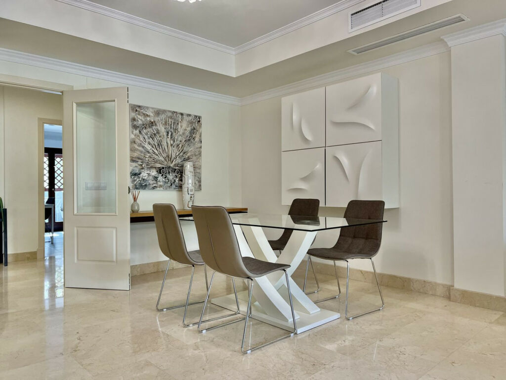 Ground Floor Apartment The Golden Mile Málaga - image 9