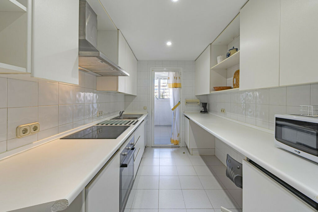 Middle Floor Apartment Puerto Banús Málaga - image 10
