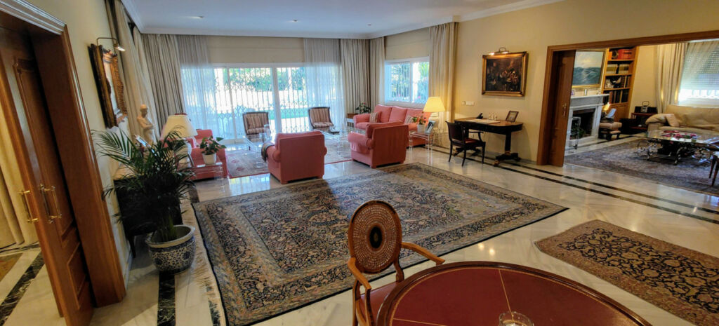 Detached Villa Guadalmina Baja Málaga - image 9