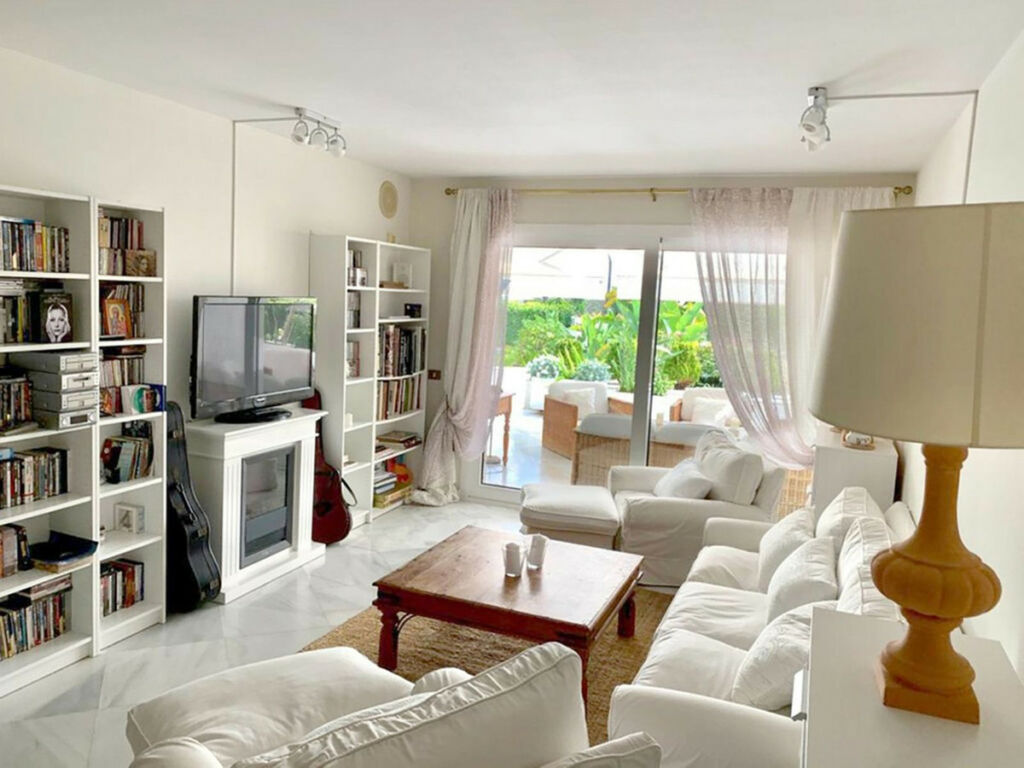 Ground Floor Apartment Puerto Banús Málaga - image 9