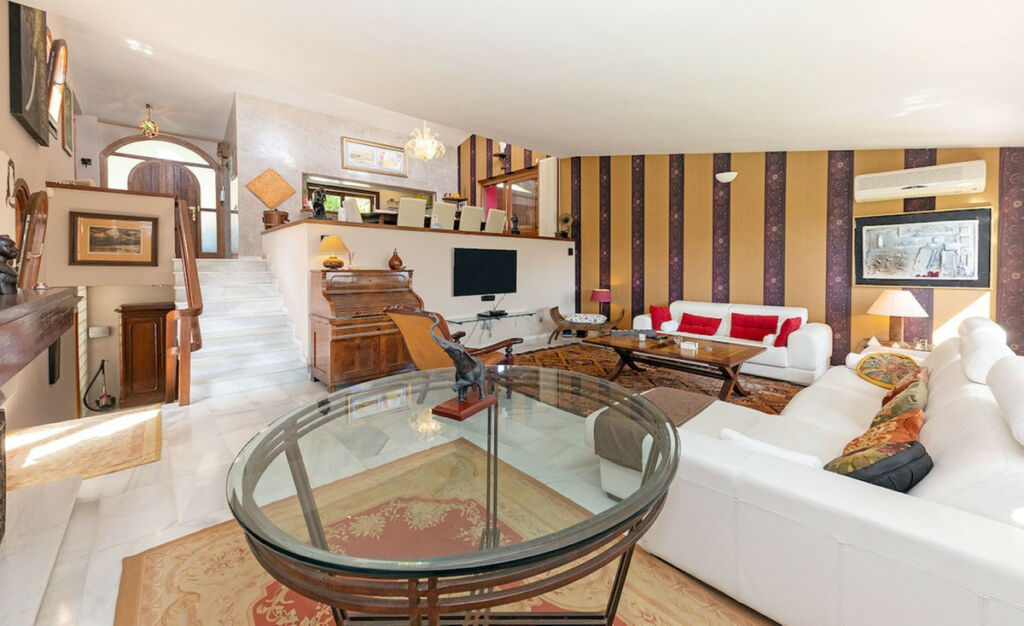 Detached Villa Nueva Andalucía Málaga - image 12
