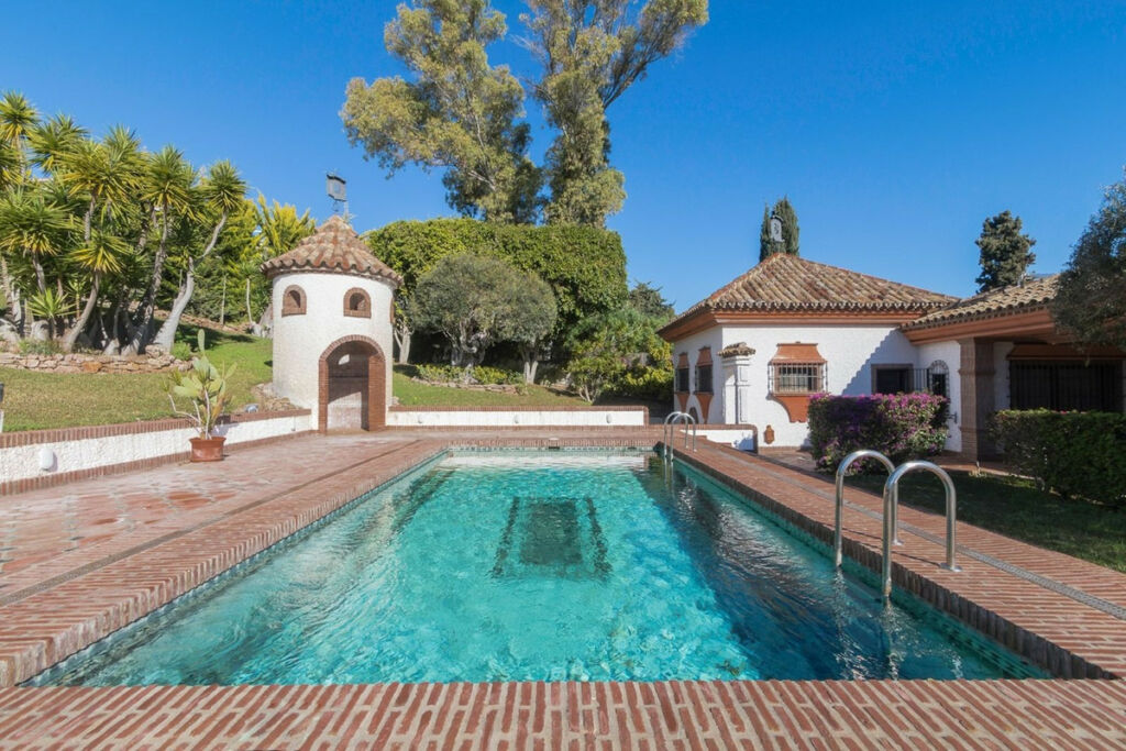 Detached Villa Costabella Málaga - image 9