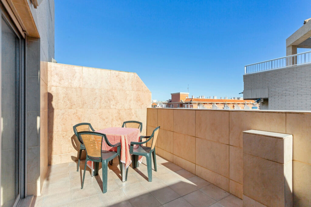 Middle Floor Apartment Torrevieja Alicante - image 10