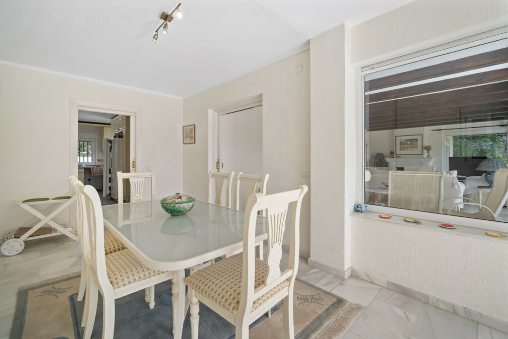 Detached Villa Guadalmina Alta Málaga - image 12