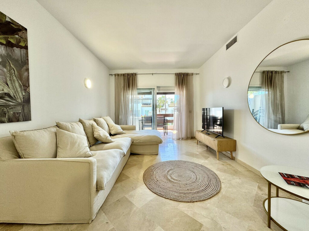 Middle Floor Apartment Costalita Málaga - image 9