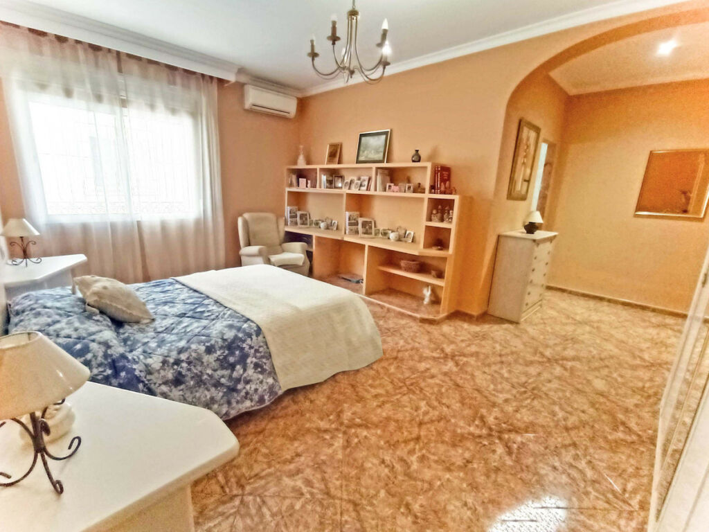 Detached Villa Monda Málaga - image 11