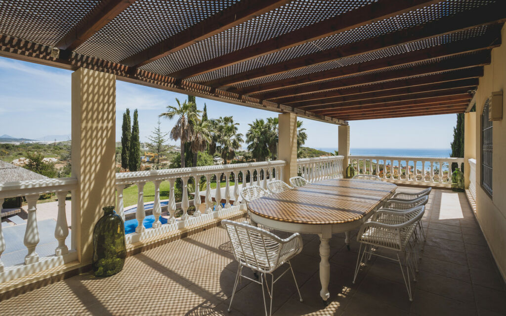 Detached Villa Estepona Málaga - image 3