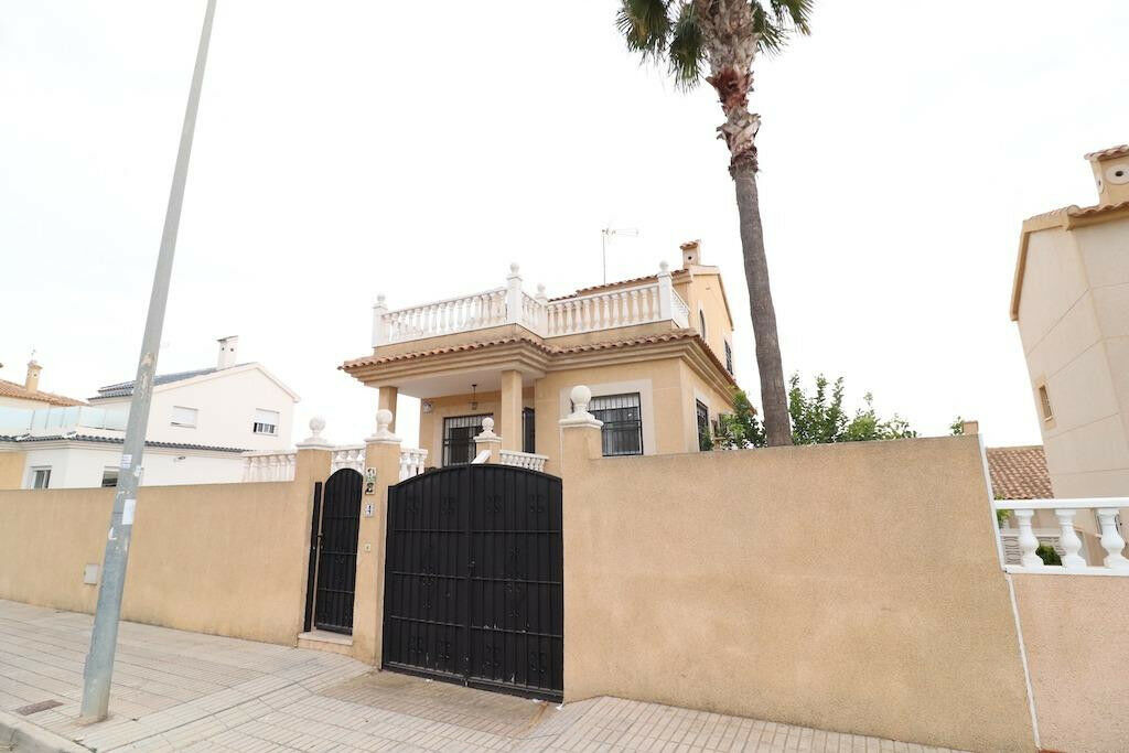 Detached Villa Los Altos Alicante - image 2