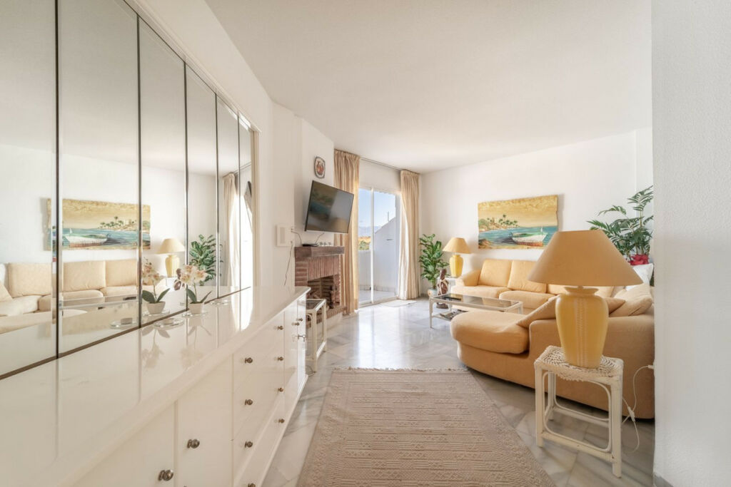 Penthouse Calahonda Málaga - image 3