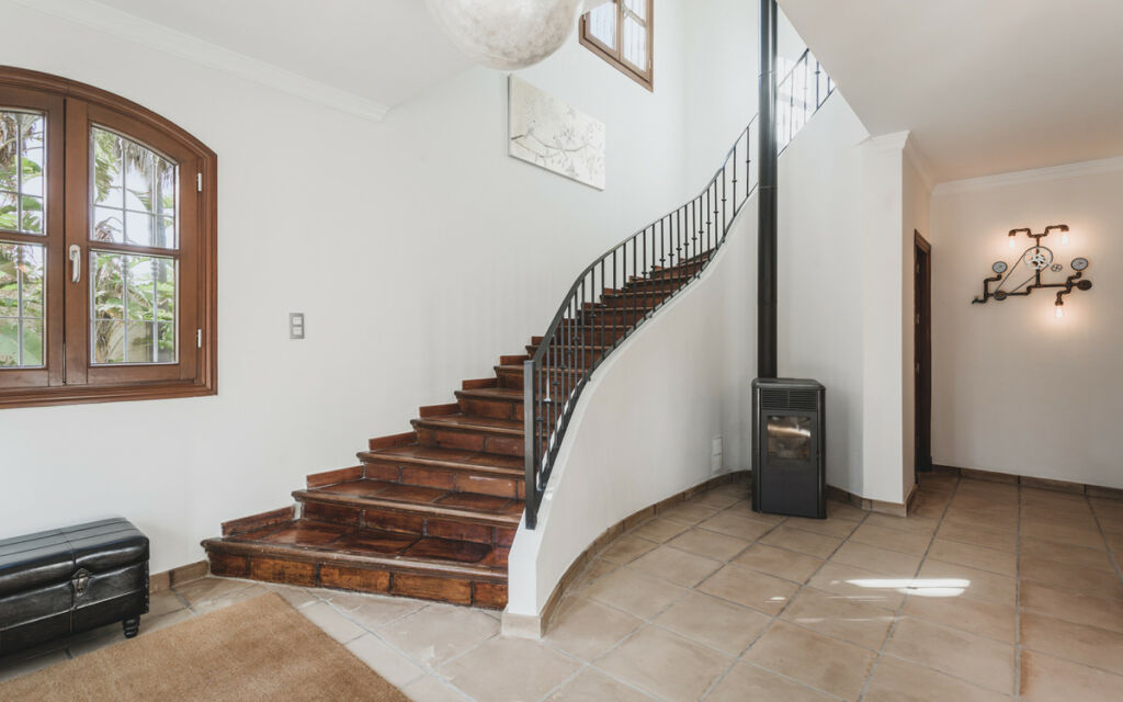 Detached Villa Estepona Málaga - image 11