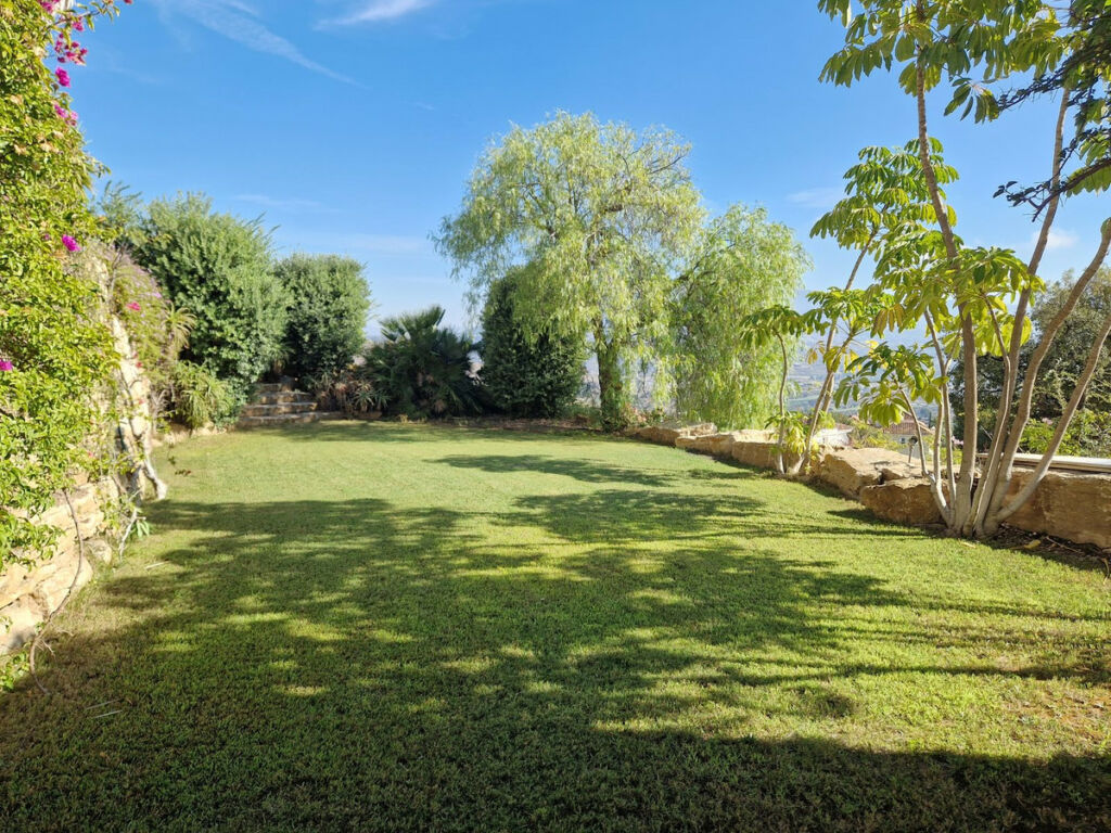 Detached Villa La Mairena Málaga - image 10