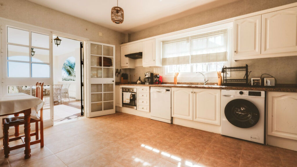 Detached Villa Marbella Málaga - image 10
