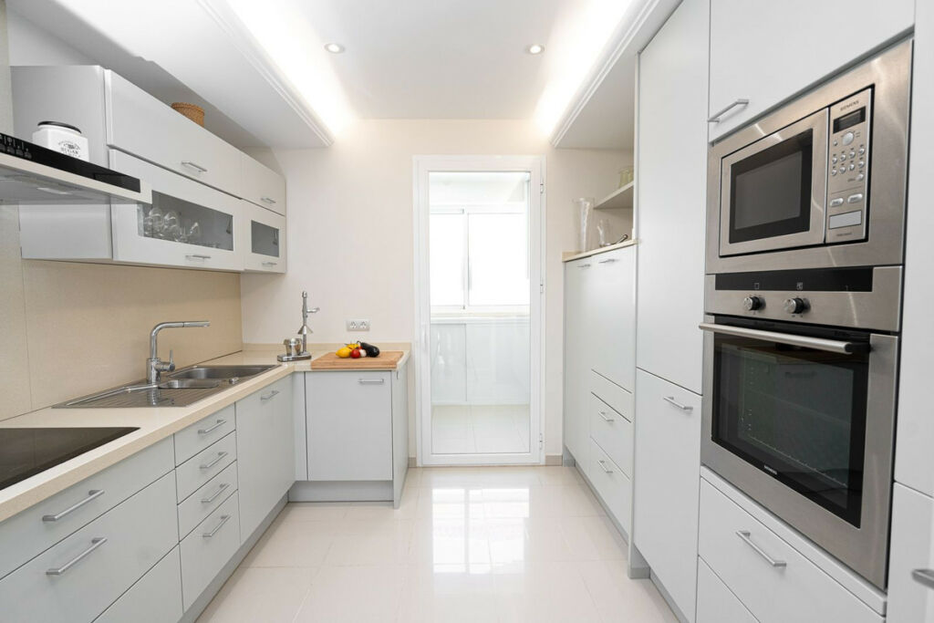 Middle Floor Apartment New Golden Mile Málaga - image 10