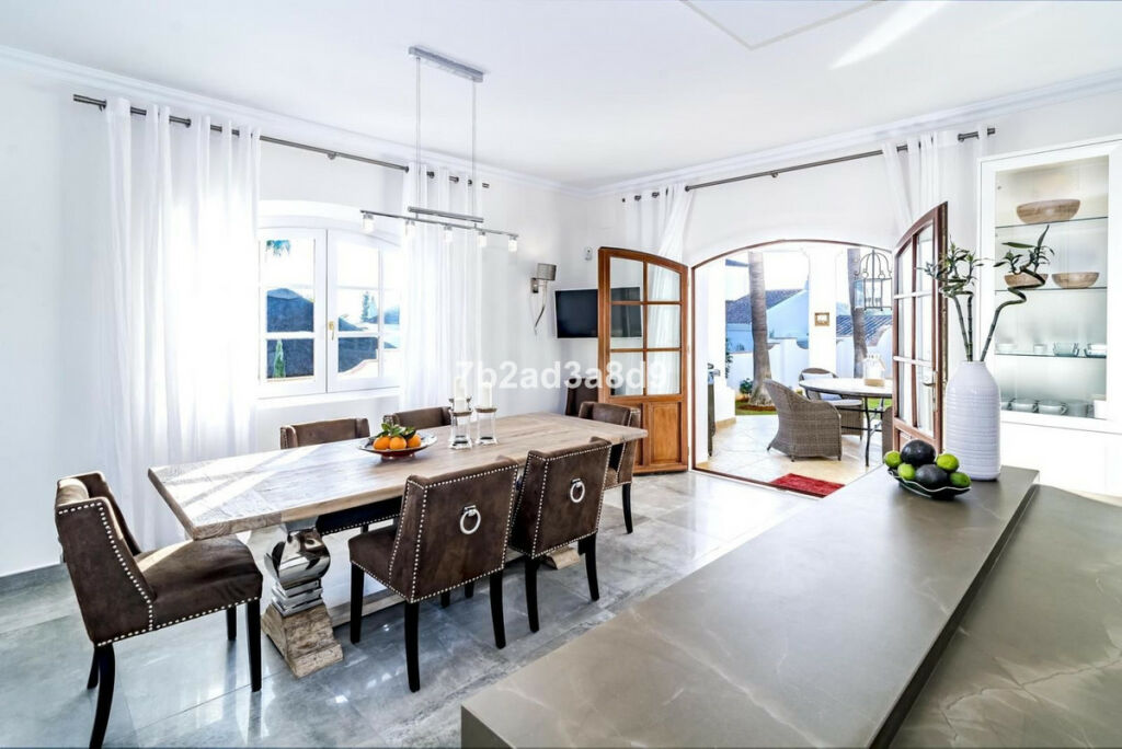 Detached Villa Benahavís Málaga - image 10