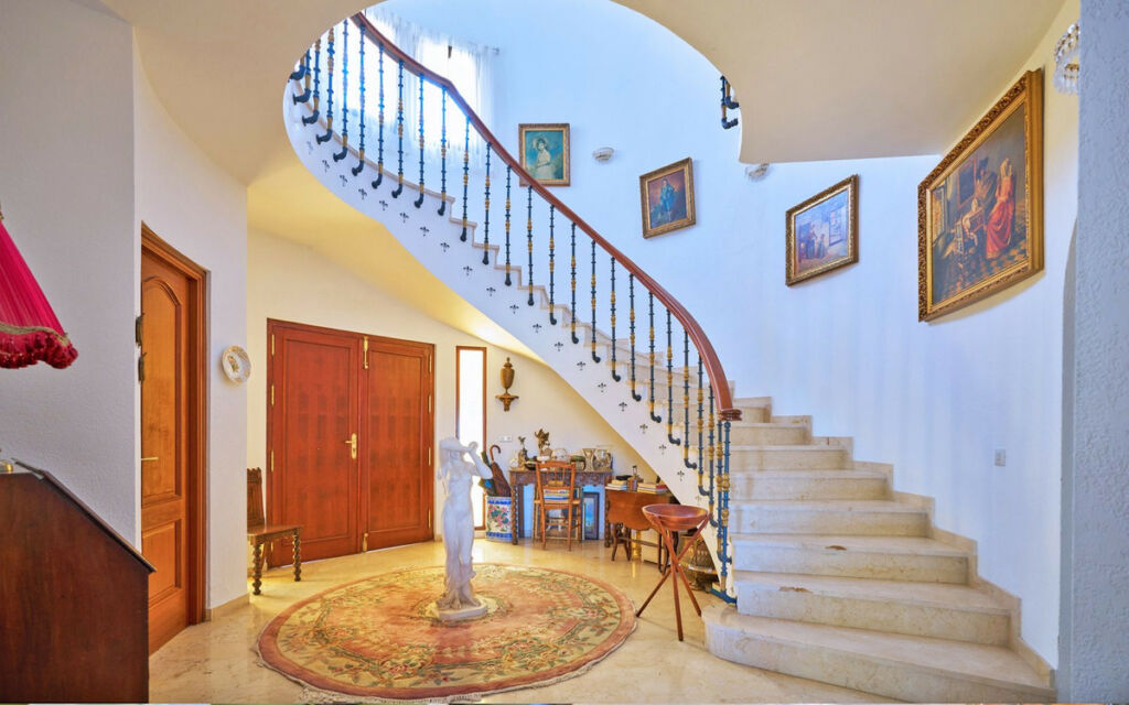 Detached Villa Estepona Málaga - image 10