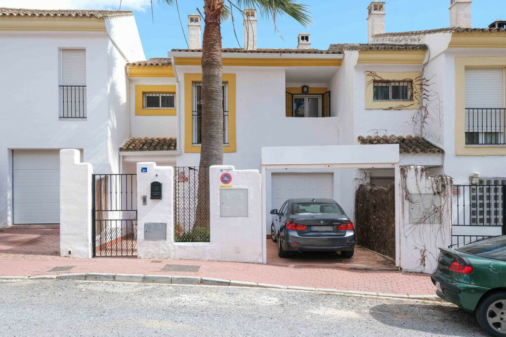 Semi-Detached House Riviera del Sol Málaga - image 9