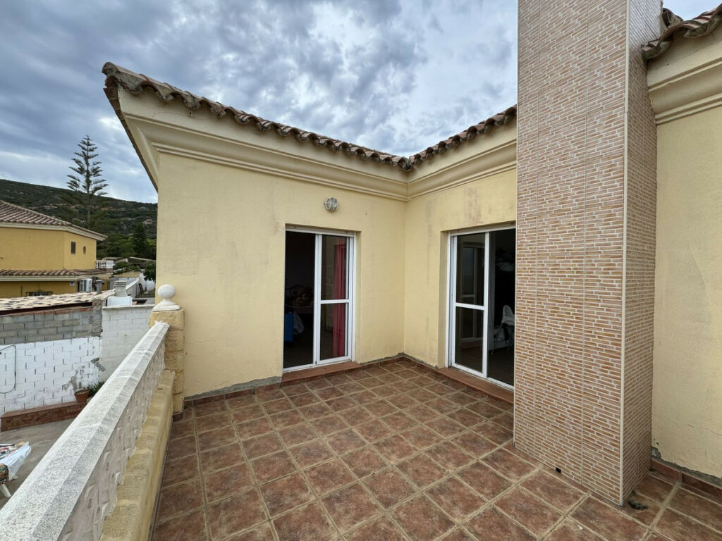 Detached Villa Sotogrande Cádiz - image 10