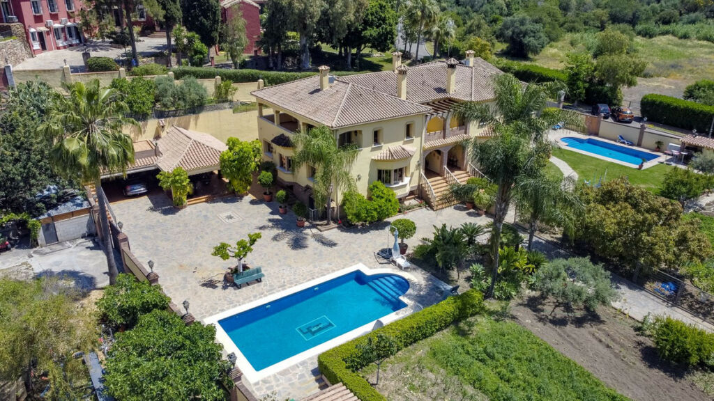 Detached Villa Benahavís Málaga - image 11