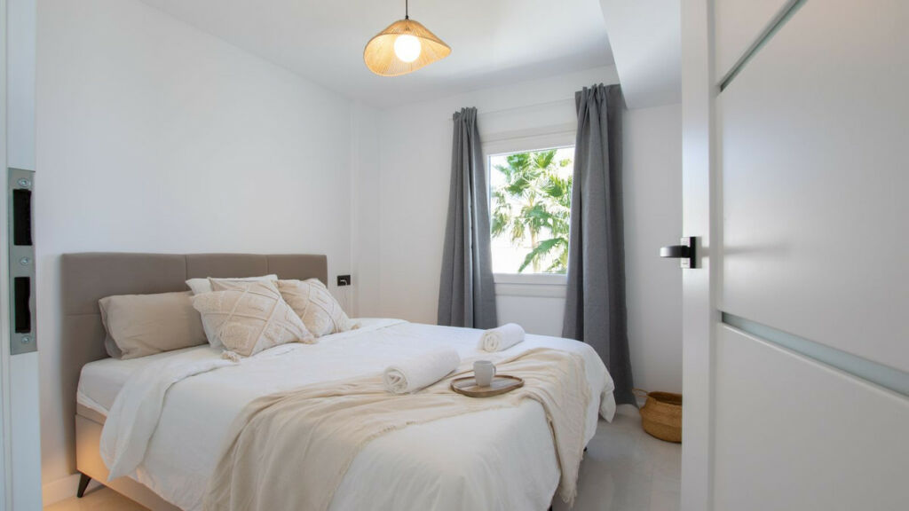 Penthouse Calahonda Málaga - image 11