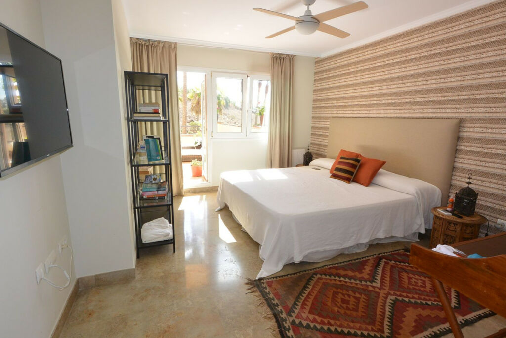 Middle Floor Apartment The Golden Mile Málaga - image 11