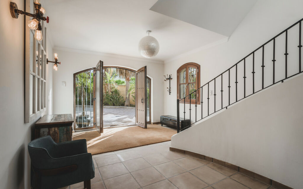 Detached Villa Estepona Málaga - image 12