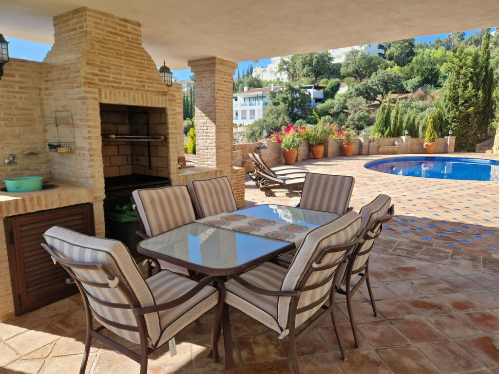 Detached Villa La Mairena Málaga - image 11