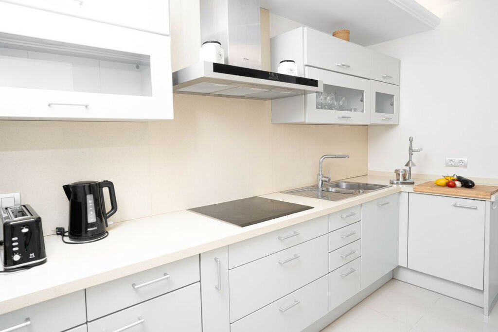 Middle Floor Apartment New Golden Mile Málaga - image 11