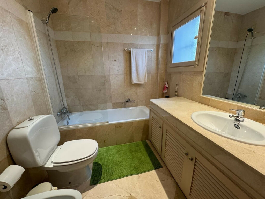 Townhouse Aloha Málaga - image 11